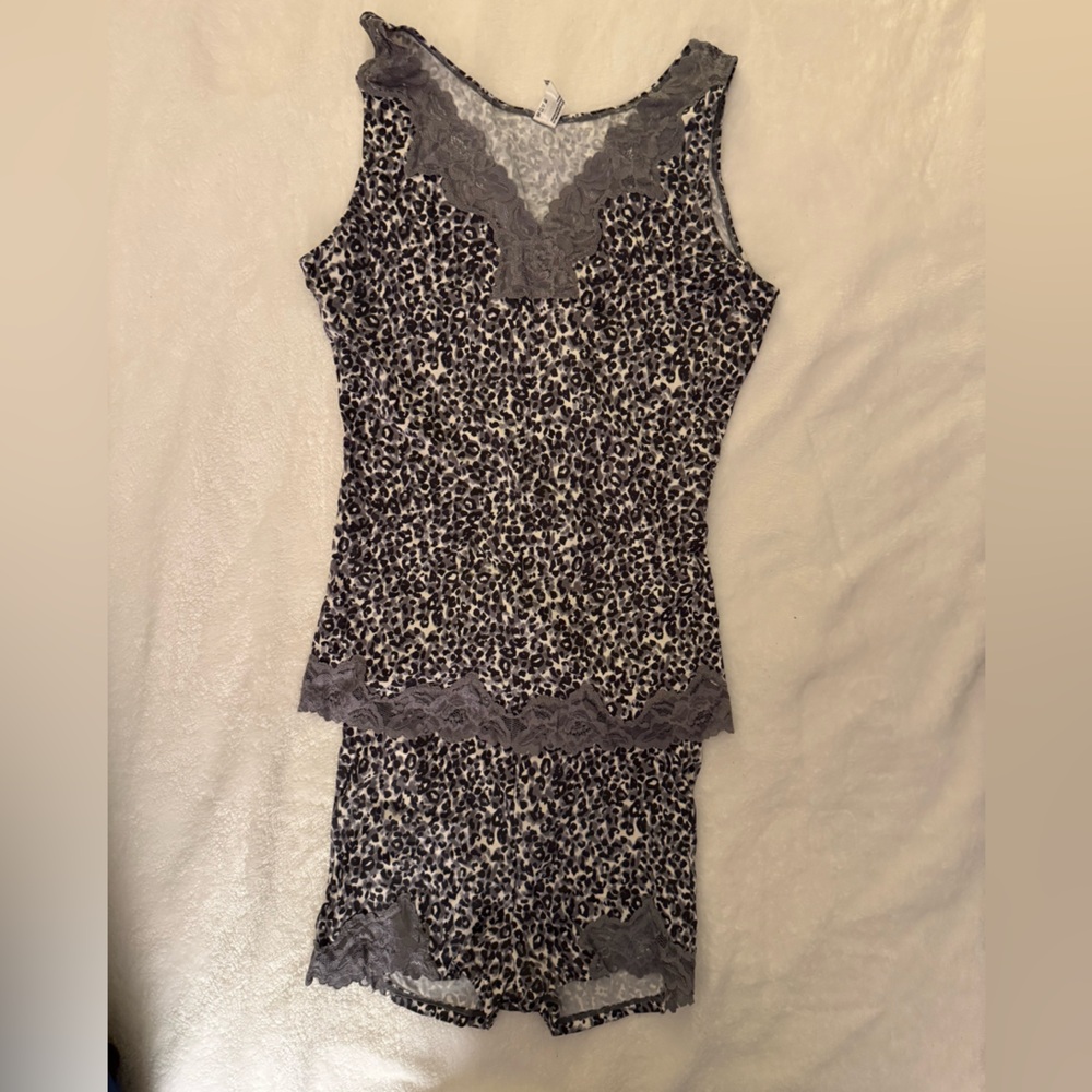 Flexees Chemise (Two Piece Set) with Speckled Pattern and Scoop Neckline